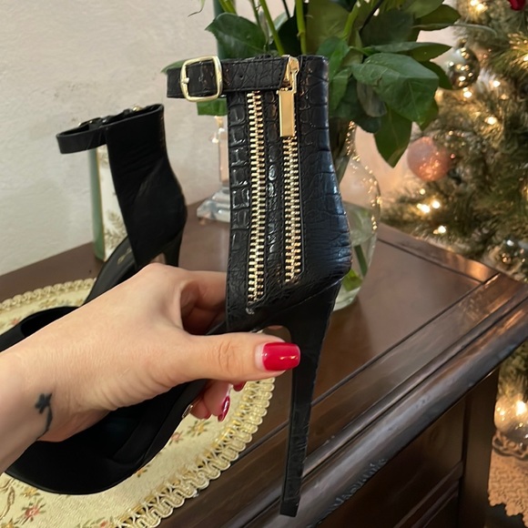 NWT Bebe Taliya black Pointy heels size 35 - Picture 4 of 10